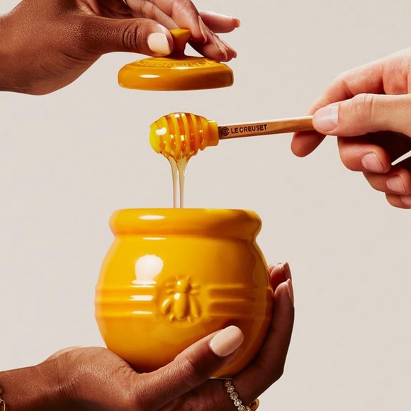 Le Creuset Kitchen Le Creuset Honey Pot With Dipper Poshmark